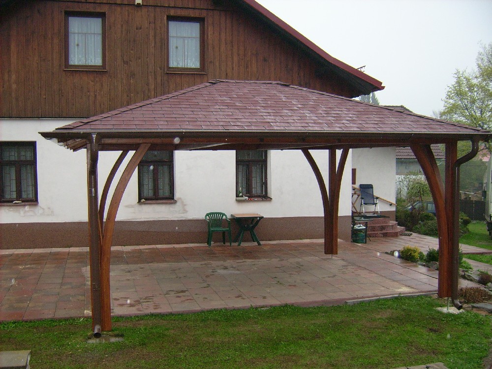 Dřevěný zahradní altán