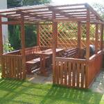 ZAHRADNÍ DŘEVĚNÁ PERGOLA S GRILEM