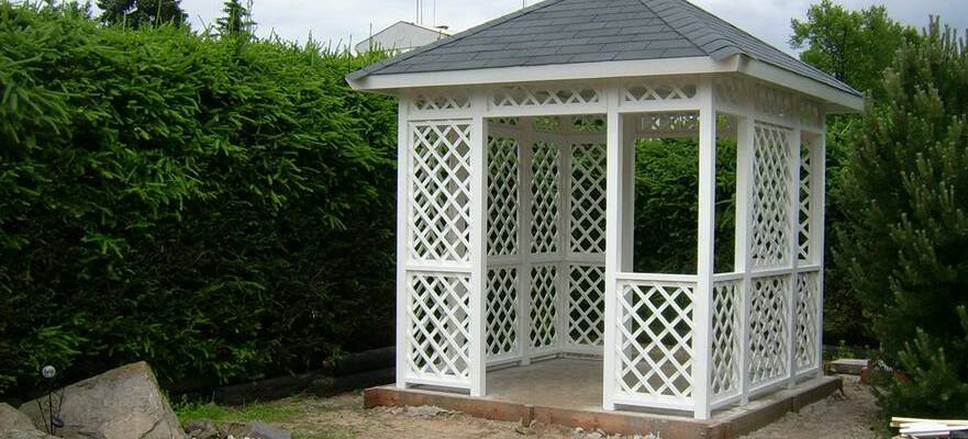 SVATEBNÍ ALTÁNY ZE DŘEVA