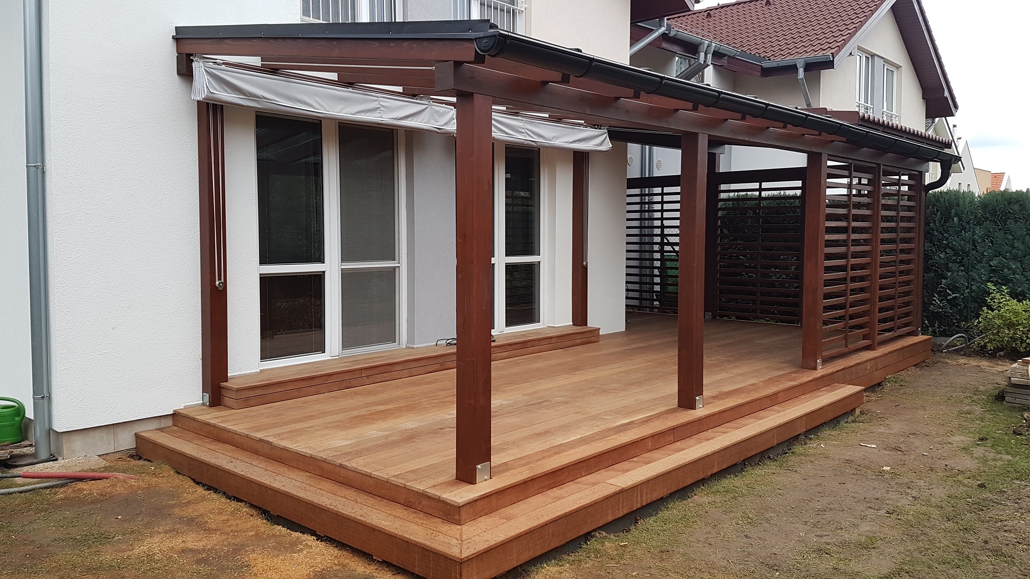 Pergola na terasu na klíč