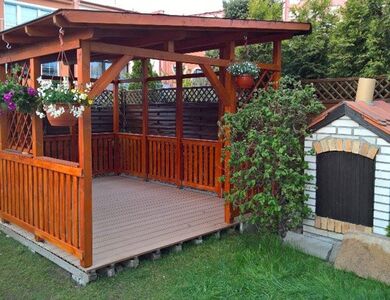 Na míru vyrobená pergola ke zdi domu - Pergoly Vetas