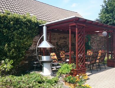 Tmavá, dřevěná pergola typu Pohoda - Zahradní pergoly Vetas