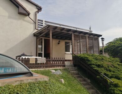 Na míru vyrobená pergola ke zdi domu | Zahradní pergoly