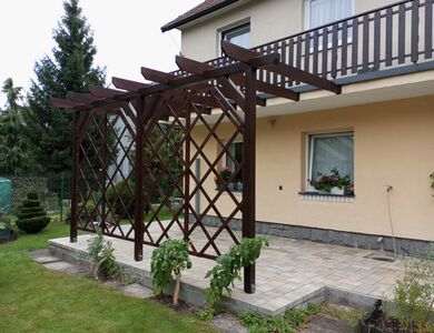Pergola pro popínavé rostliny k domu | Zahradní pergoly