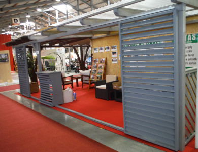 Zastřešení terasy s posuvnými slunolami prezentováno na výstavě For Garden Praha 100 | Zakázková výroba - zastřešení terasy