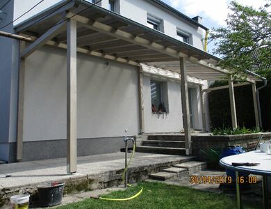 Dřevěné zastřešení terasy se střechou z polykarbonátu – Zastřešené dřevěné terasy Vetas