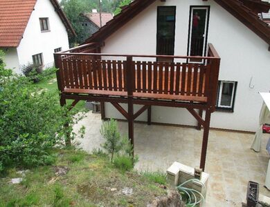 Vícepatrové zastřešení terasy s balkonem – Zastřešené terasy Vetas