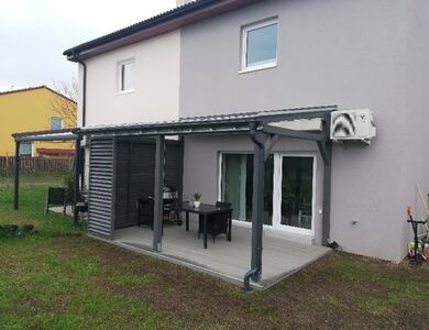 I dřevěná pergola může vypadat jak z hliníku | Zastřešení terasy