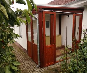 Zastřešení vchodu domu | Zakázkové zastřešení balkonů a lodžií