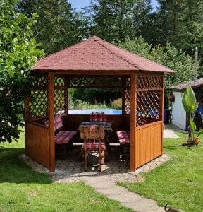 Šestihranný altán | Reference Jiří a Šárka Majerovi, Husinec – Šestihranný altán