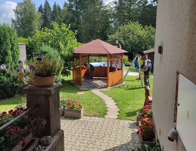 Šestihranný altán | Reference Jiří a Šárka Majerovi, Husinec – Šestihranný altán