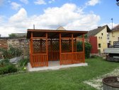 Zastřešená pergola - doplnění mřížek, boční vchod, krytina plechová | Zastřešená pergola 4x2,5m